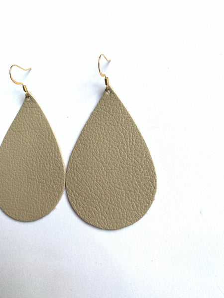 clay-beige-teardrop-leather-earrings