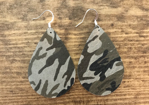 grey-and-green-camouflage-teardrop-leather-earrings-1