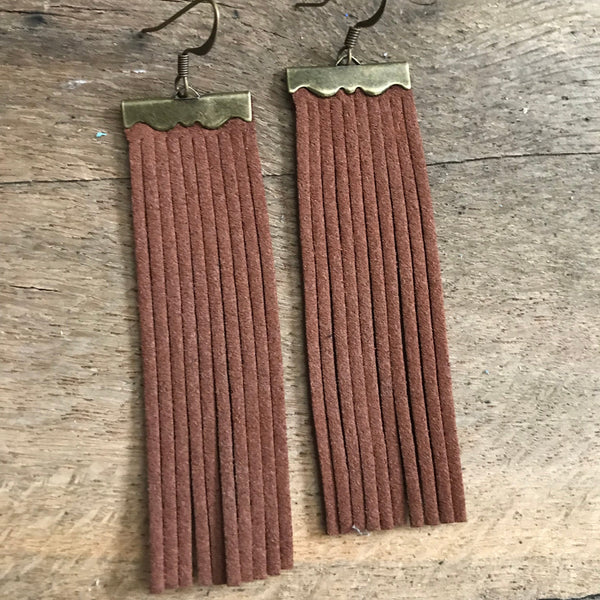 sydney-suede-leather-fringe-earrings-in-chocolate