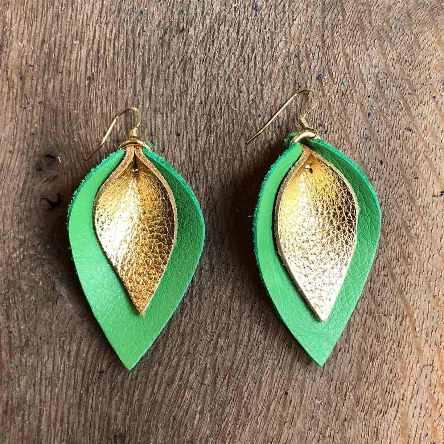 katie-double-layered-leather-leaf-shaped-earrings-in-shamrock-green-and-metallic-gold