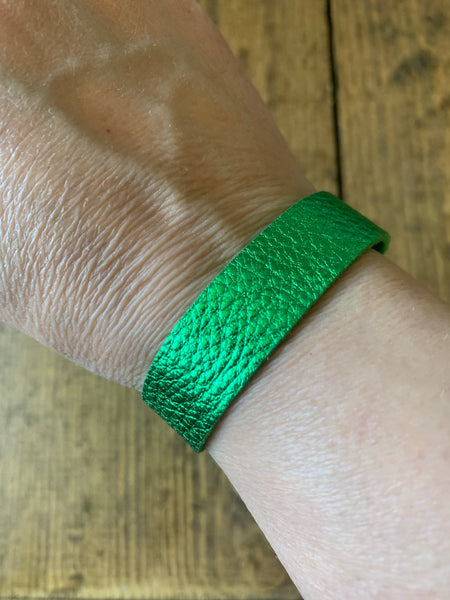 green-metallic-thin-cuff-leather-bracelet