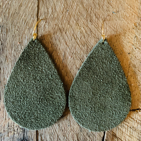 suede-mossy-olive-greengreen-teardrop-leather-earrings